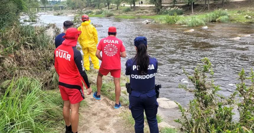 Hallan muerto a un policiacutea pampeano en un riacuteo de Coacuterdoba