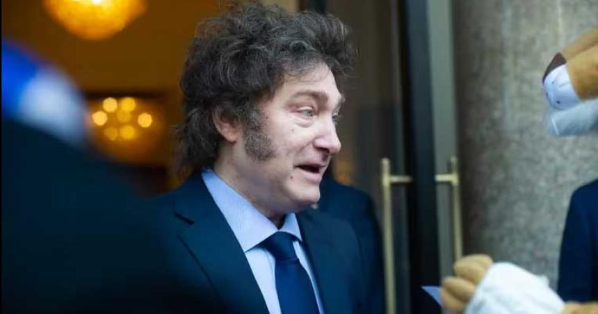 Al tipo de cambio de mercado estamos a un tiro de dolarizar