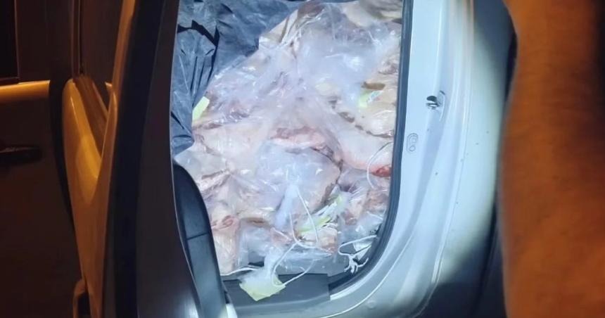 Decomisaron 60 bolsas con costillares en Rio Colorado