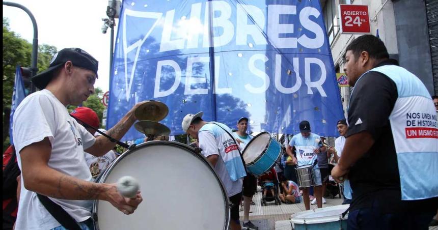 Organizaciones sociales protestaron frente a la sede de la Secretariacutea de Trabajo de Nacioacuten