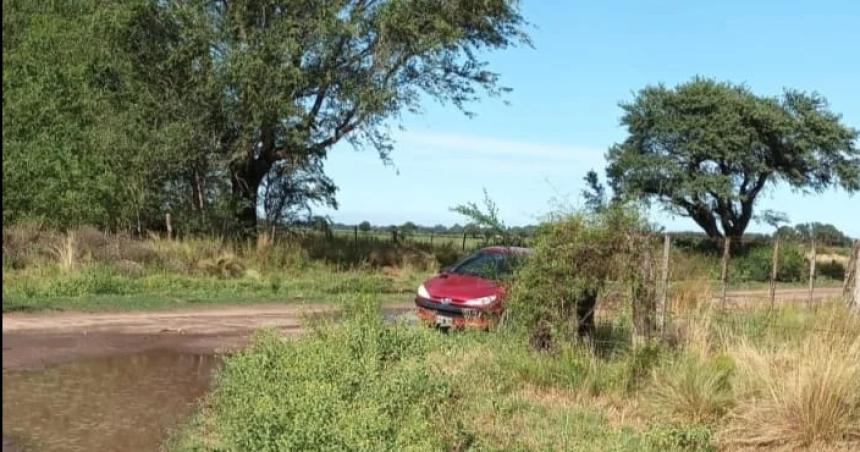 Parera- sustrajeron un auto y lo abandonaron en un camino vecinal