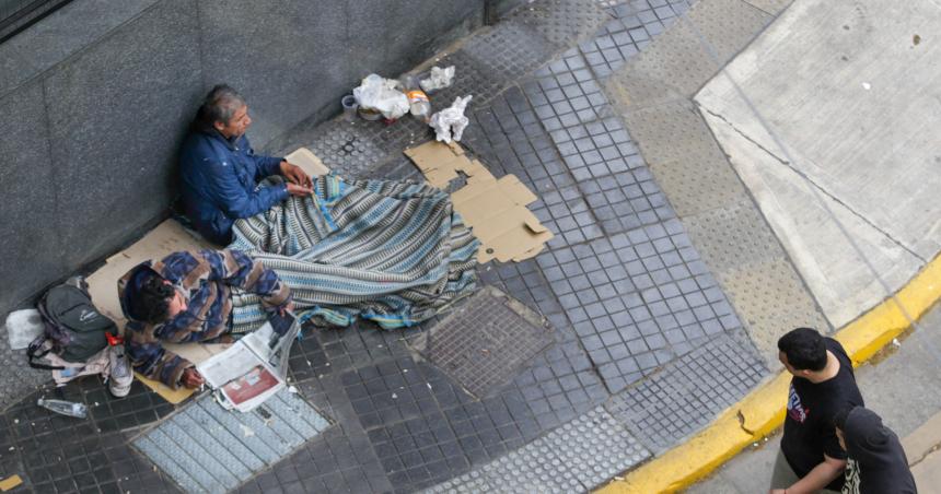 La inflacioacuten hace caer en la pobreza a maacutes de un milloacuten de argentinos por mes