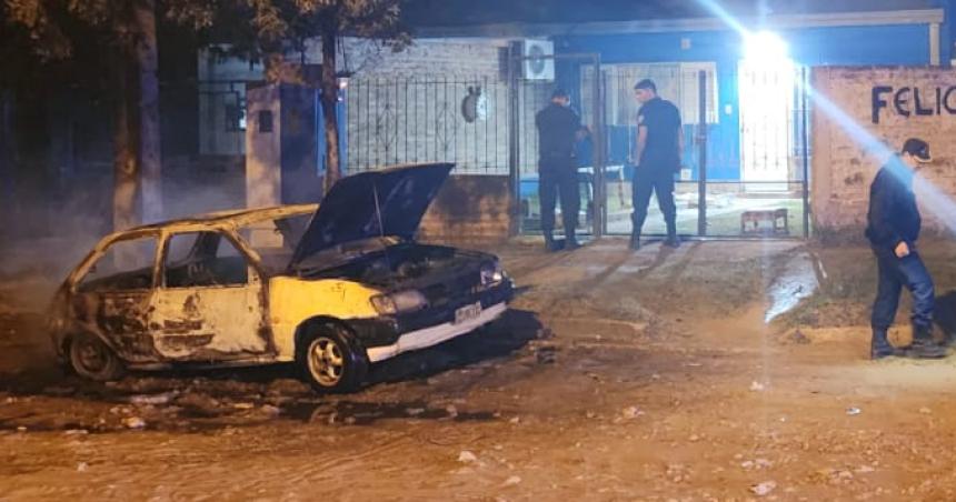 Se le quemoacute el auto y le encontraron marihuana en el patio
