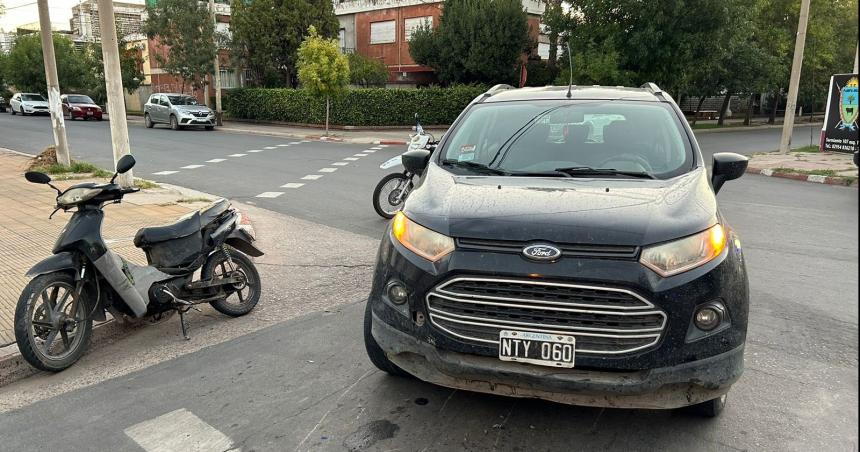 Un motociclista sufrioacute heridas leves en un choque