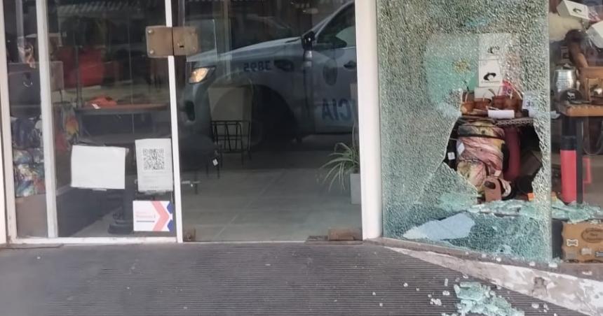 Teniacutea 208 de alcohol peleoacute en el centro y rompioacute una vidriera