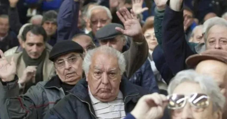 La licuacioacuten de jubilaciones explica el 445-en-porciento- del superaacutevit fiscal de enero