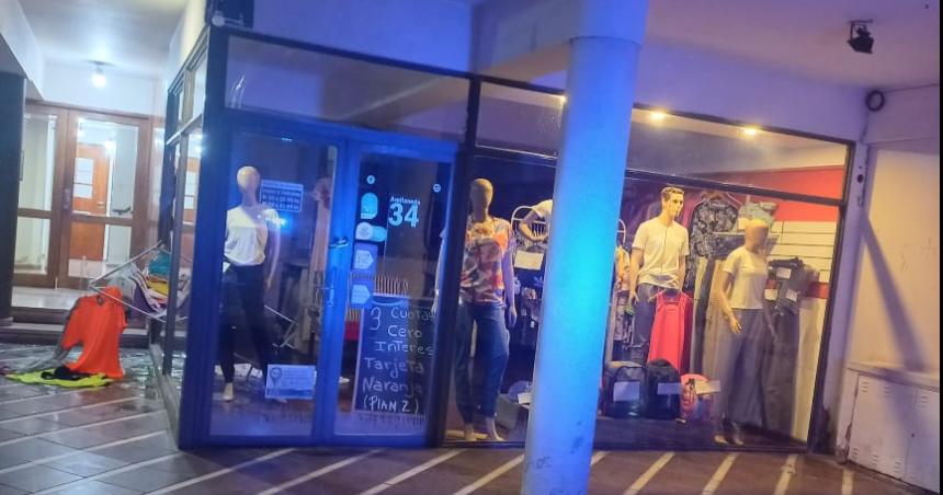 Dos menores robaron remeras en pleno centro y una madre las devolvioacute