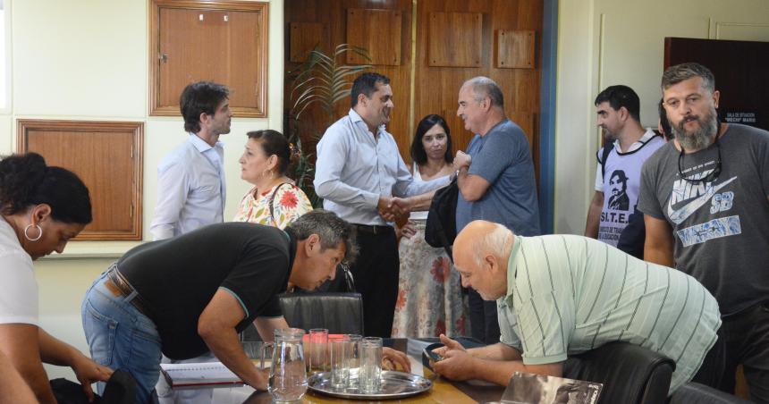 El Gobierno ofrecioacute un 20-en-porciento- de aumento a los estatales pampeanos