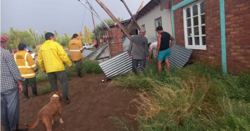 Temporal dejoacute destrozos en Algarrobo del Aacuteguila