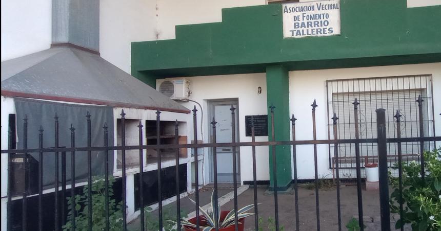 Tras antildeos de usurpacioacuten legal jubilados piquenses recuperaron las llaves de la sede