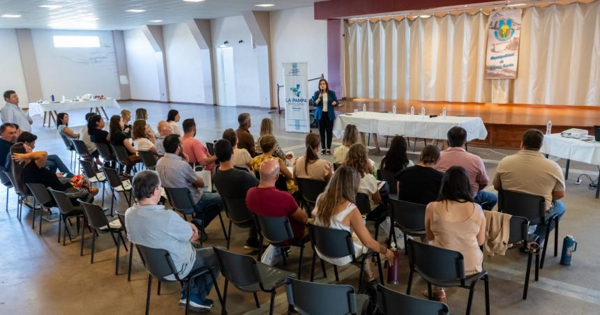Reunioacuten de trabajo entre intendentes y el Ministerio de la Produccioacuten 