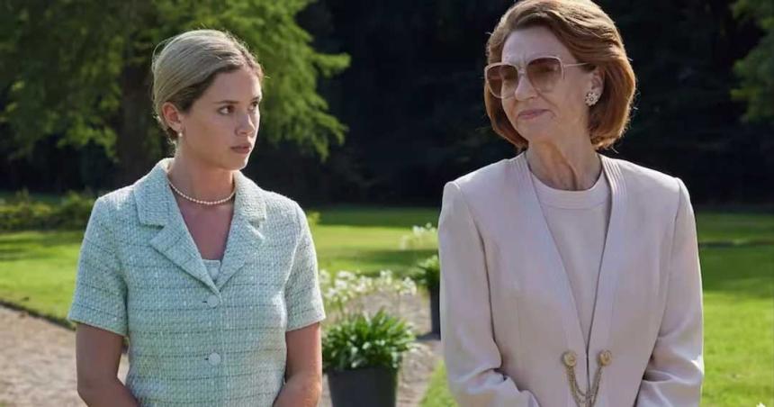 El traacuteiler de la biopic de Maacutexima en piel de Delfina Chaacutevez