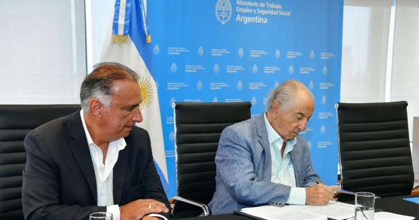 Trabajadores de comercio acordaron un 176-en-porciento- de aumento en febrero y el baacutesico se va a 658 mil