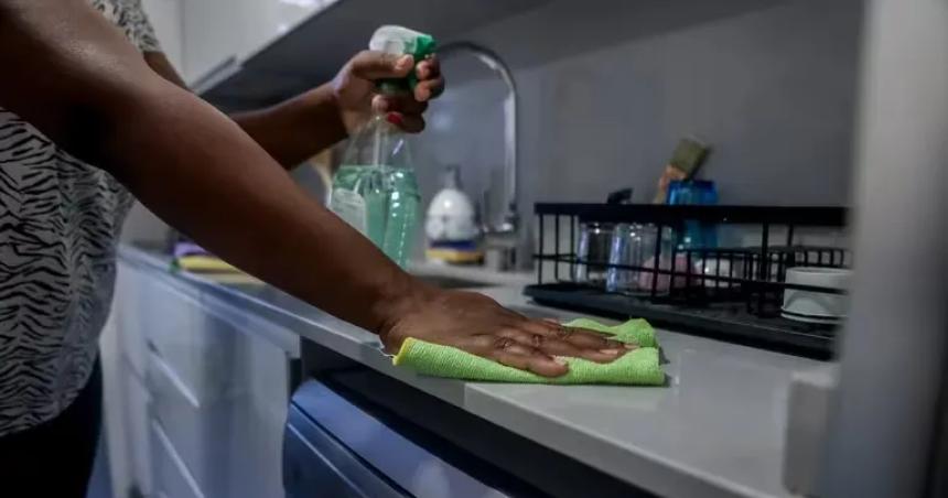 Aumento a empleadas domeacutesticas- cuaacutento pasaraacuten a cobrar desde febrero