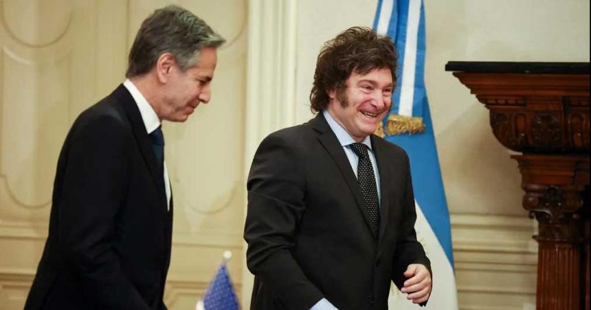 Blinken expresoacute el apoyo de EEUU y dio viacutea libre a la dolarizacioacuten
