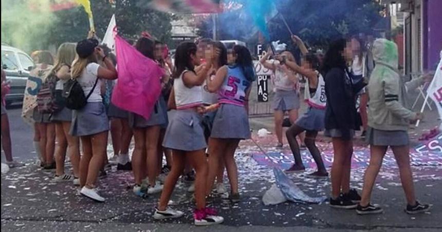 UPD- el Ministerio de Educacioacuten realizoacute recomendaciones por el poleacutemico festejo escolar