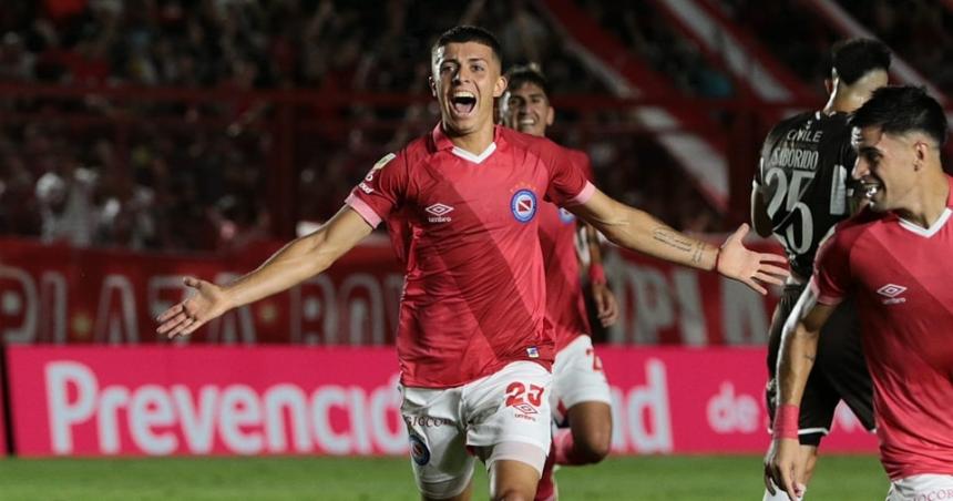Argentinos es el nuevo liacuteder de la zona A