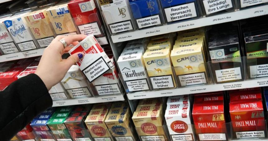El precio del tabaco se disparoacute 345-en-porciento- y aguardan el impacto en los cigarrillos