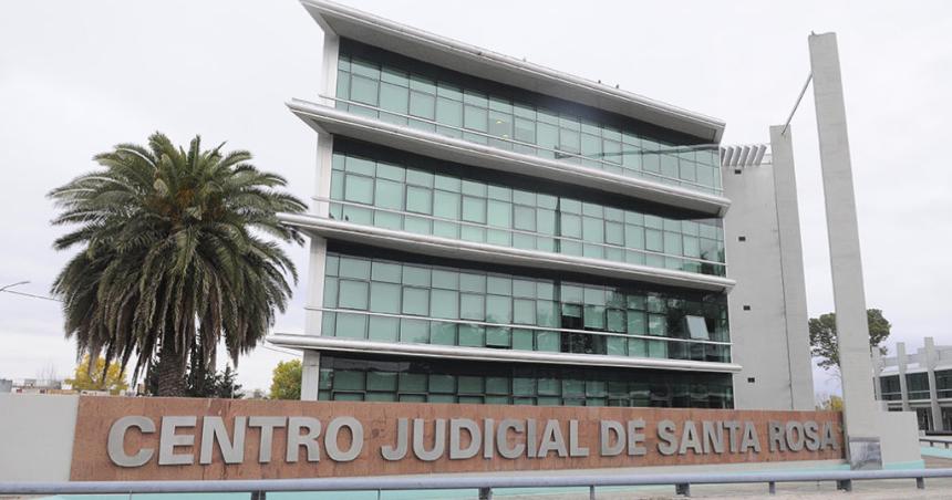 Roboacute con un arma y un cuchillo- lo condenaron a 7 antildeos de prisioacuten
