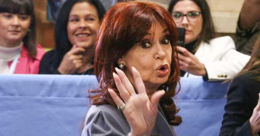 Cristina Kirchner aseguroacute que fue ella quien sacoacute las millas para funcionarios en Aeroliacuteneas