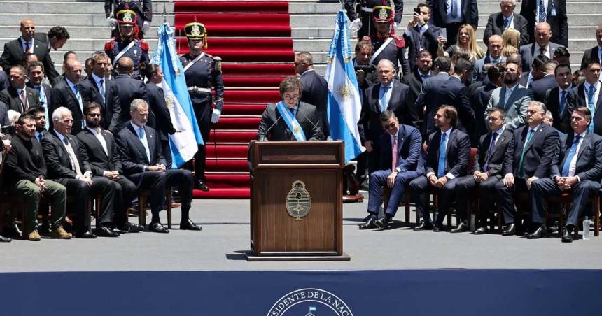 Asamblea Legislativa- Milei hablaraacute desde un atril de madera en el recinto