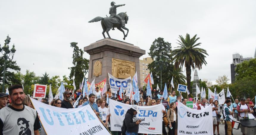 La docencia pampeana cobroacute su sueldo sin el Incentivo Docente