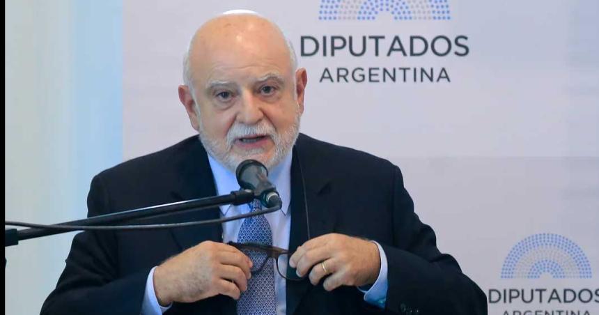 La Procuracioacuten presentoacute el per saltum por el fallo favorable a Chubut y pidioacute la inhibicioacuten del juez