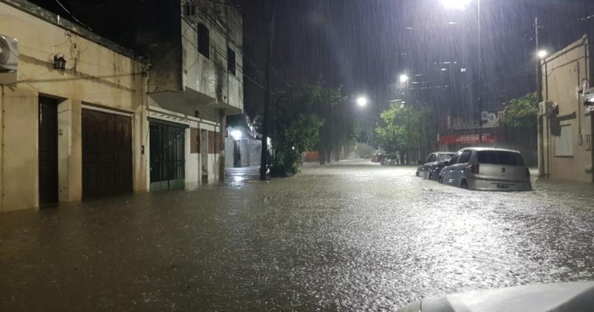 Un temporal histoacuterico en Corrientes dejoacute calles inundadas y hubo un saqueo a una farmacia