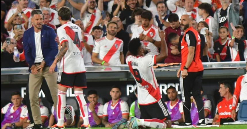 River vencioacute a Independiente Rivadavia y se mete en el lote de los liacutederes 