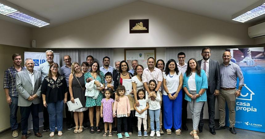 Impusieron el nombre de Ana Fiscella al Auditorio del IPAV