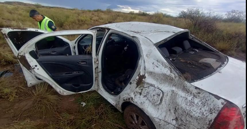 La lluvia provocoacute un vuelco en Algarrobo del Aacuteguila