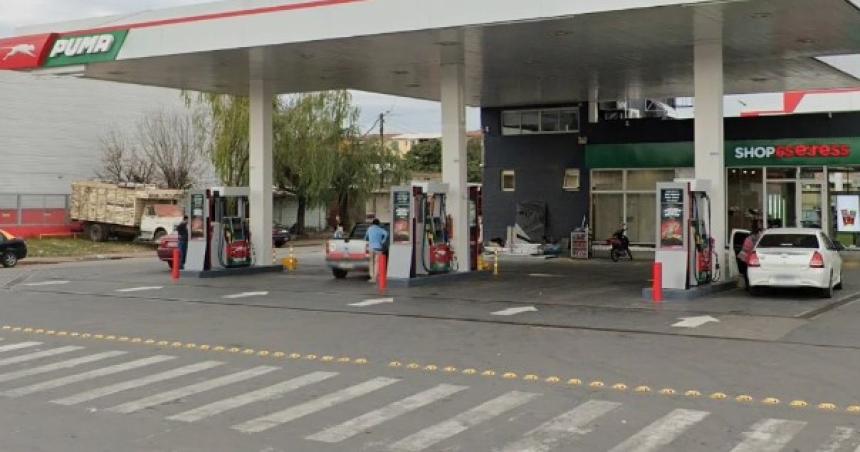 Asesinaron a balazos a un playero en Rosario y dejaron una nota- Vamos a matar maacutes inocentes por antildeo
