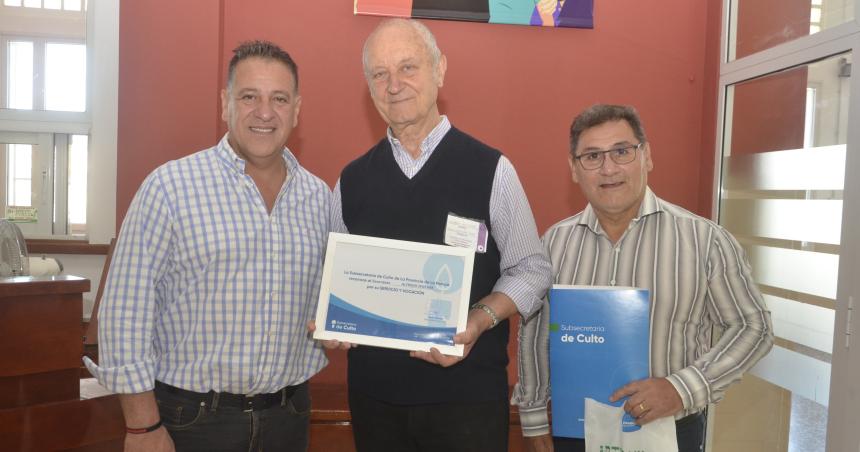 Reconocen sacerdote con 50 antildeos de labor pastoral
