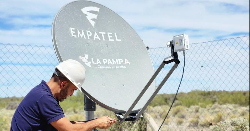 EMPATEL instaloacute antena satelital en Aacuterbol de la esperanza