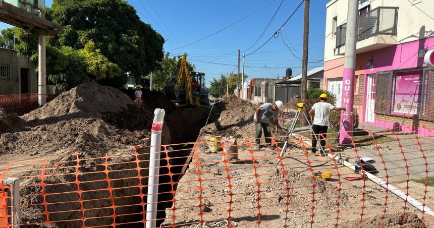 Avanzan obras de saneamiento en la calle Salta