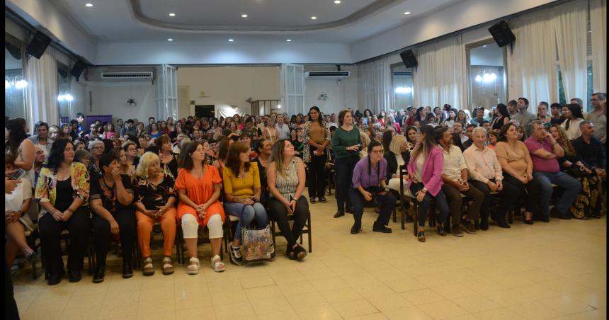 Concejo Deliberante- se presentoacute el libro y se inauguroacute la muestra Mujeres de mi Barrio
