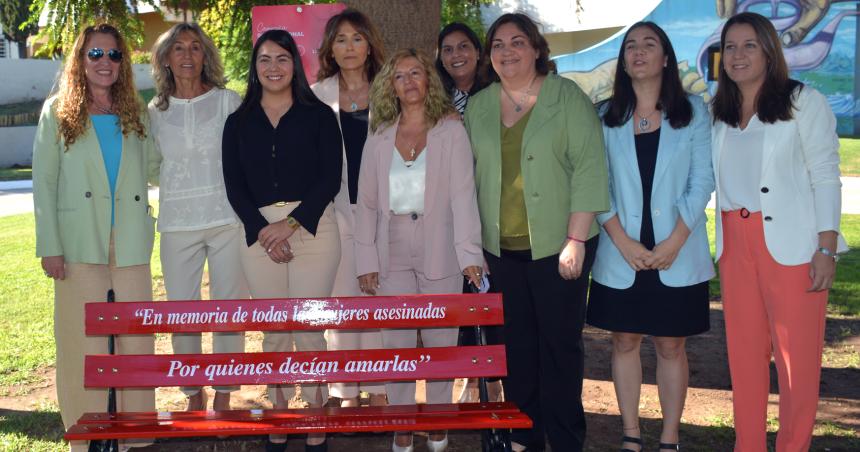 Inauguraron banco rojo