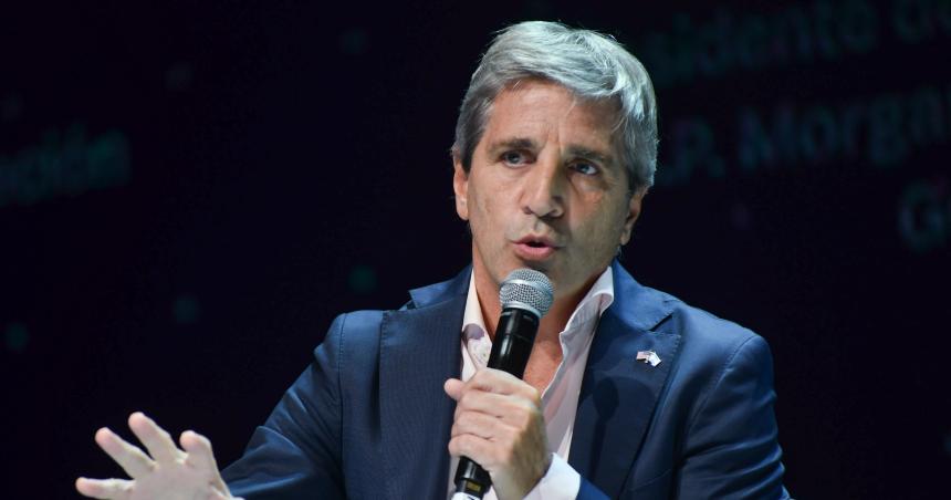 Caputo anuncioacute superaacutevit fiscal tambieacuten en febrero con una fuerte baja del gasto puacuteblico