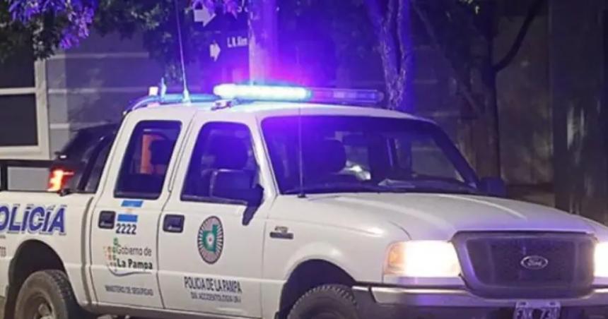 Fue a la casa de su ex con un cuchillo y lo agredieron con una pala