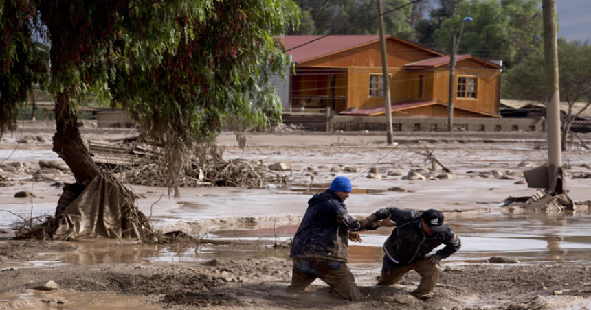 Docentes y estudiantes de la UNLPam abordan un estudio de cambio climaacutetico con Chile  