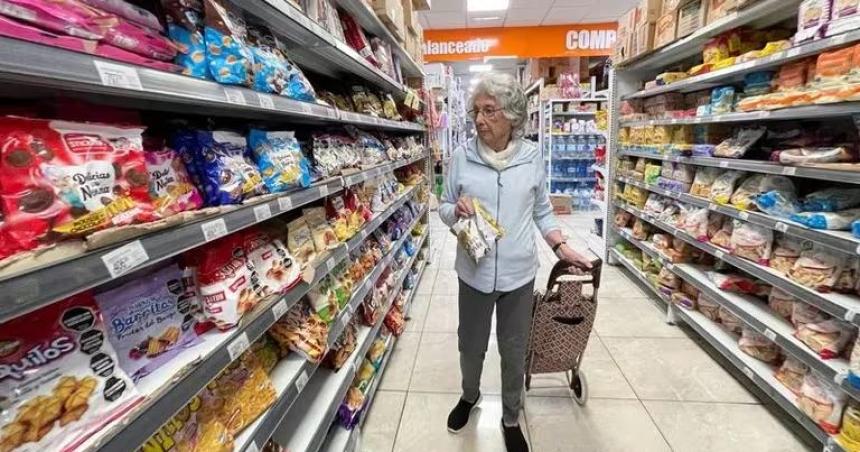 Las ventas en supermercados cayeron 8-en-porciento- en febrero y la tendencia sigue en marzo