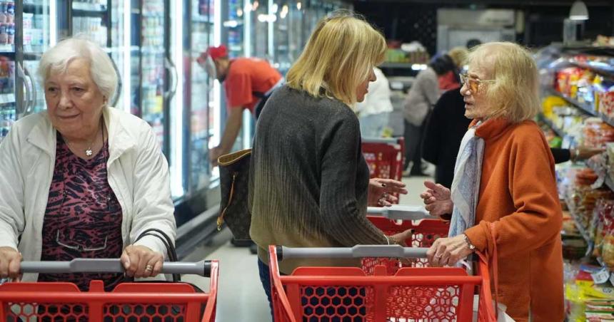 Canasta baacutesica- los jubilados necesitan cerca de 700000 para cubrir sus gastos mensuales