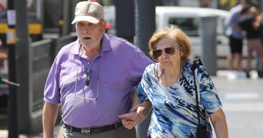 El Gobierno confirmoacute que pagaraacute un bono de 70000 para jubilados