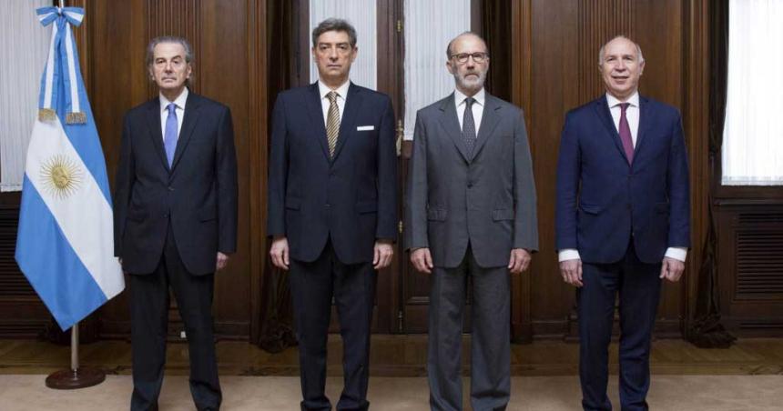 Milei modificoacute DNU de Kirchner sobre seleccioacuten de ministros de la Corte Suprema