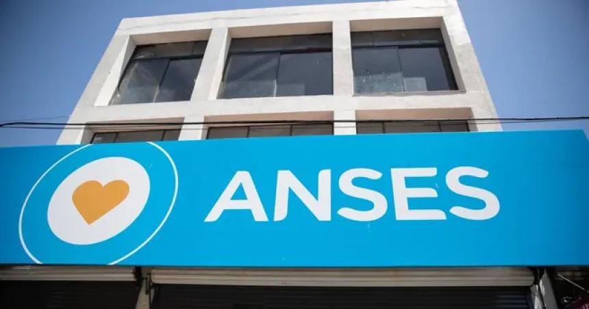 Denuncian una ola de despidos masivos en el ANSES- seriacutean maacutes de 1200 trabajadores