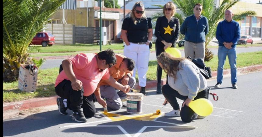 Pintaron dos Estrellas Amarillas para recordar a viacutectimas del traacutensito en Pico 