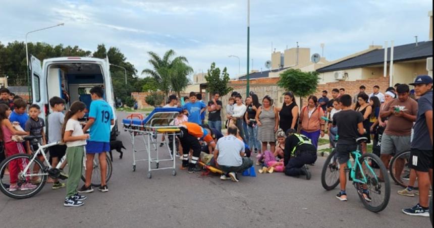 Un patrullero embistioacute una moto en Pico- dos heridos