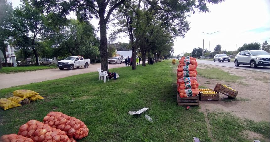 La Municipalidad de Santa Rosa hostiga a vendedores sobre la Avenida Peroacuten