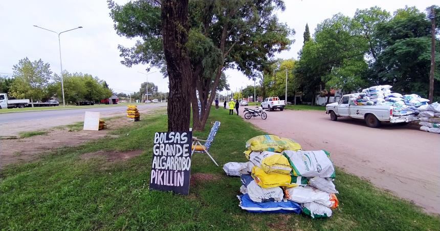 La Municipalidad de Santa Rosa hostiga a vendedores sobre la Avenida Peroacuten