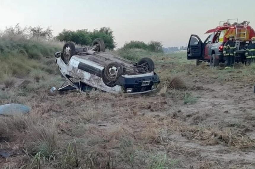 Se durmioacute al volante y volcoacute en la Ruta Provincial 9 entre Luiggi y Parera